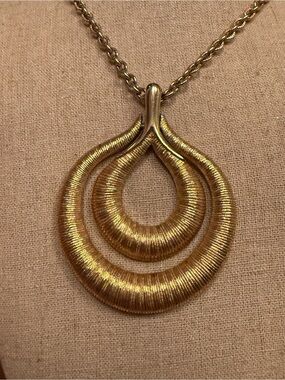 Vintage Crown Trifari Gold Double Teardrop Pendant Necklace - Women Jewelry